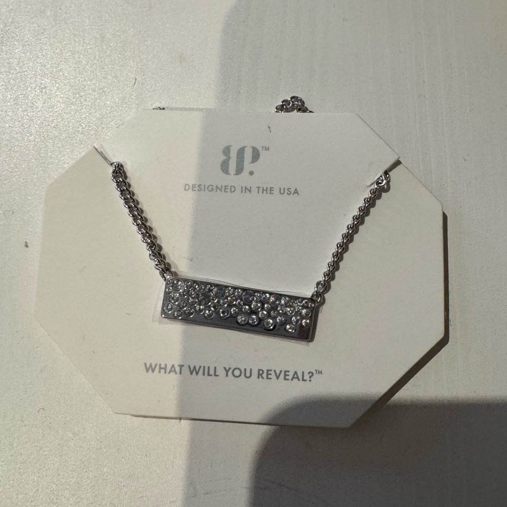 Stylish Silver Necklace with Crystal Details